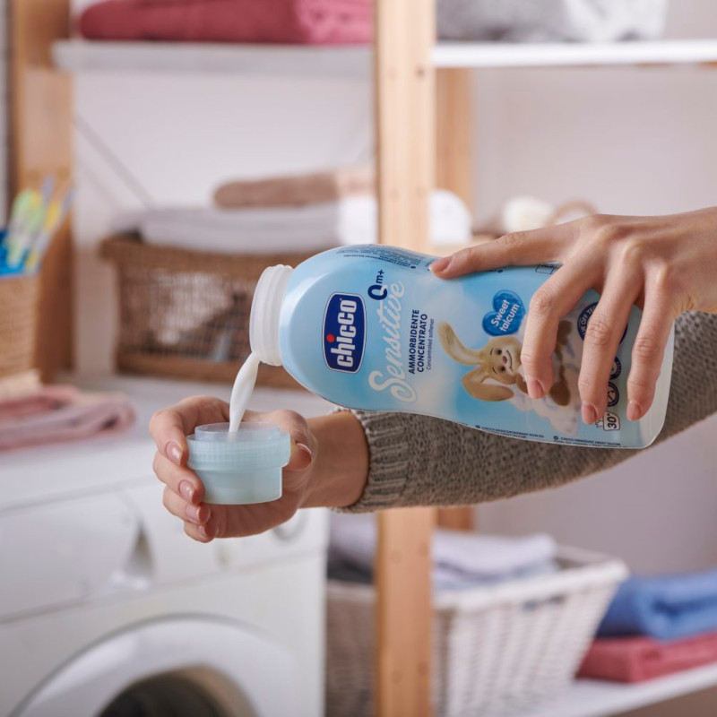 Помякшувач тканин Chicco "Sensitive Sweet Talcum", 750 мл