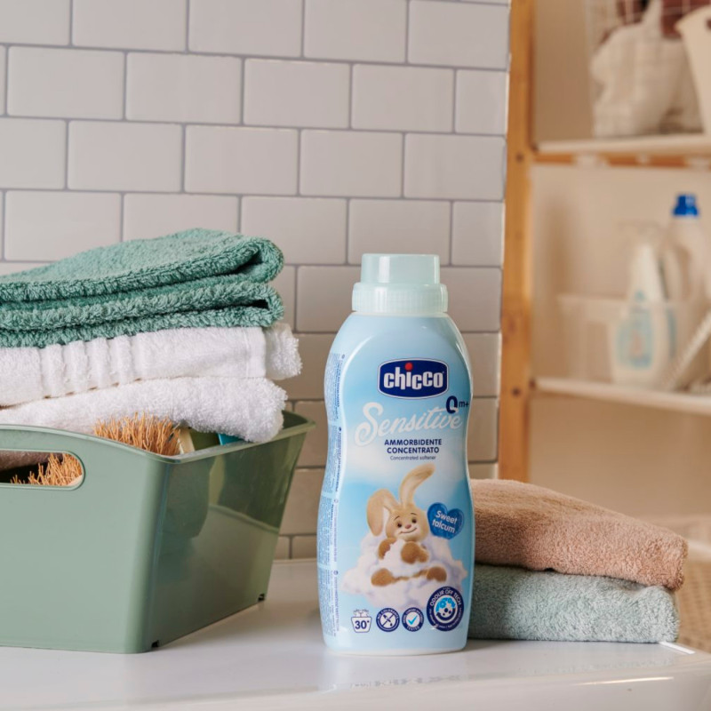 Помякшувач тканин Chicco "Sensitive Sweet Talcum", 750 мл