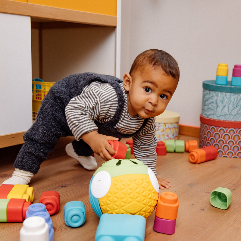 Розвиваюча іграшка Clementoni Sensory Ball, серія Soft Clemmy