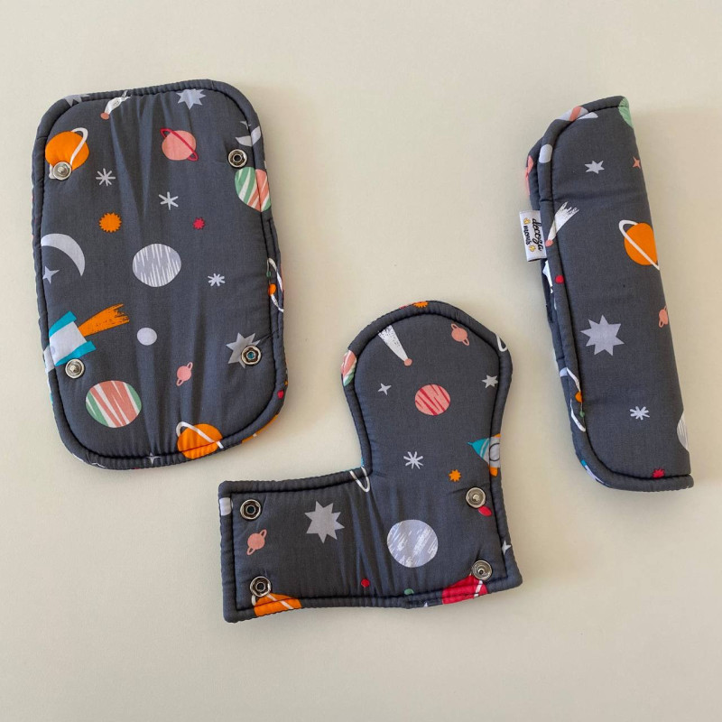 Накладки на ремені безпеки в коляску Космос на сірому Decoza moms Nakladkavis-S433