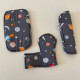 Накладки на ремені безпеки в коляску Космос на сірому Decoza moms Nakladkavis-S433