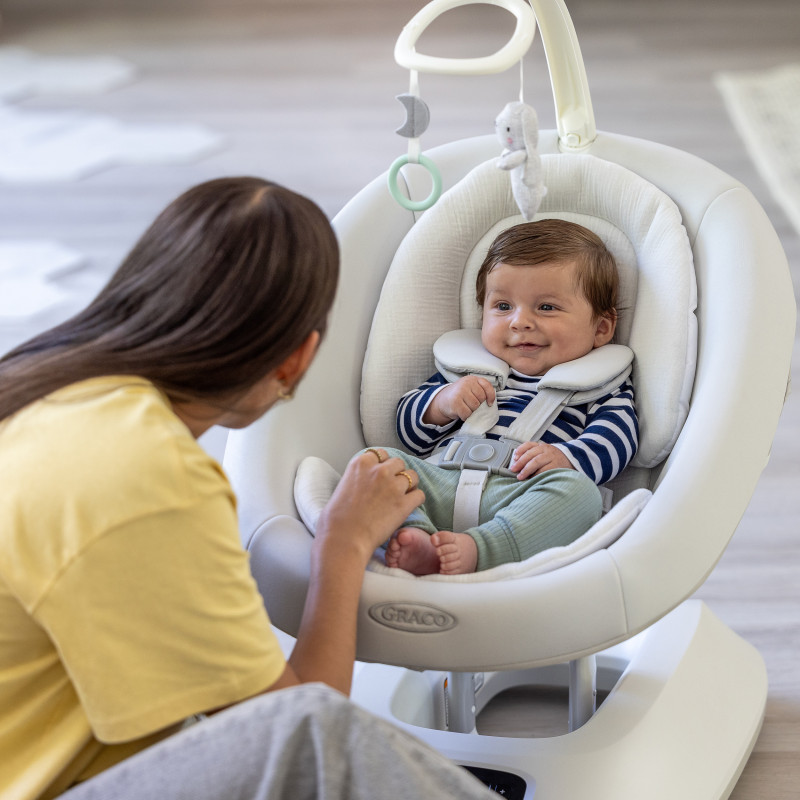 Заколисуючий центр Graco Eluma Sway White