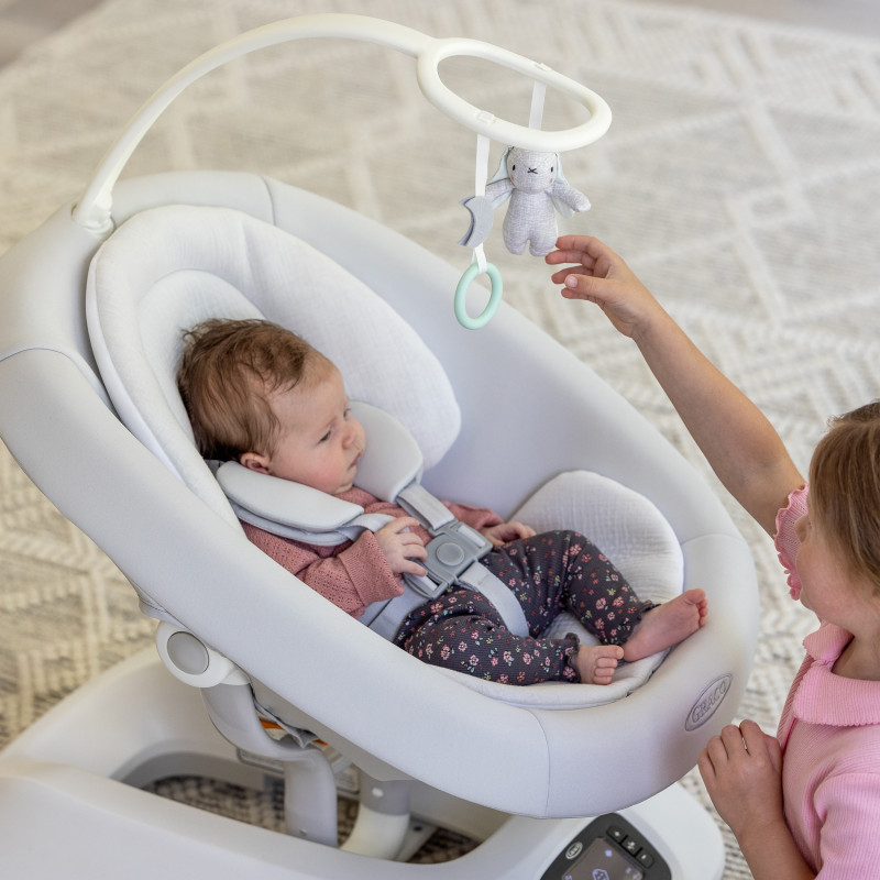 Заколисуючий центр Graco Eluma Sway White