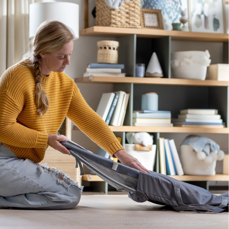 Шезлонг Ingenuity Parker-Chambray з технологією Happy Belly Grey