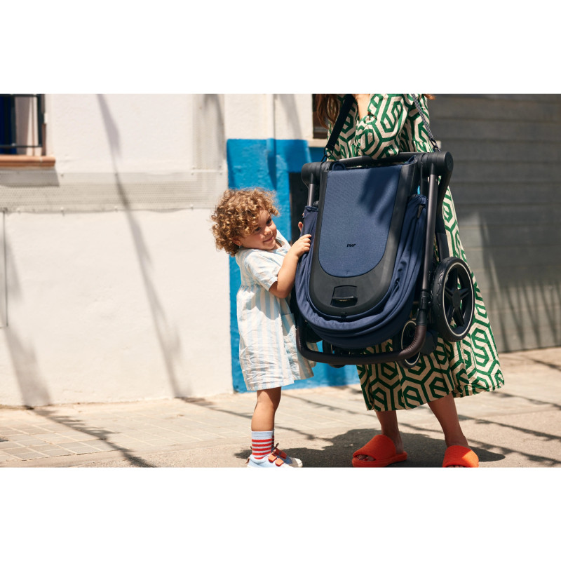 Прогулянкова коляска Joolz Hub+ колір Brilliant black