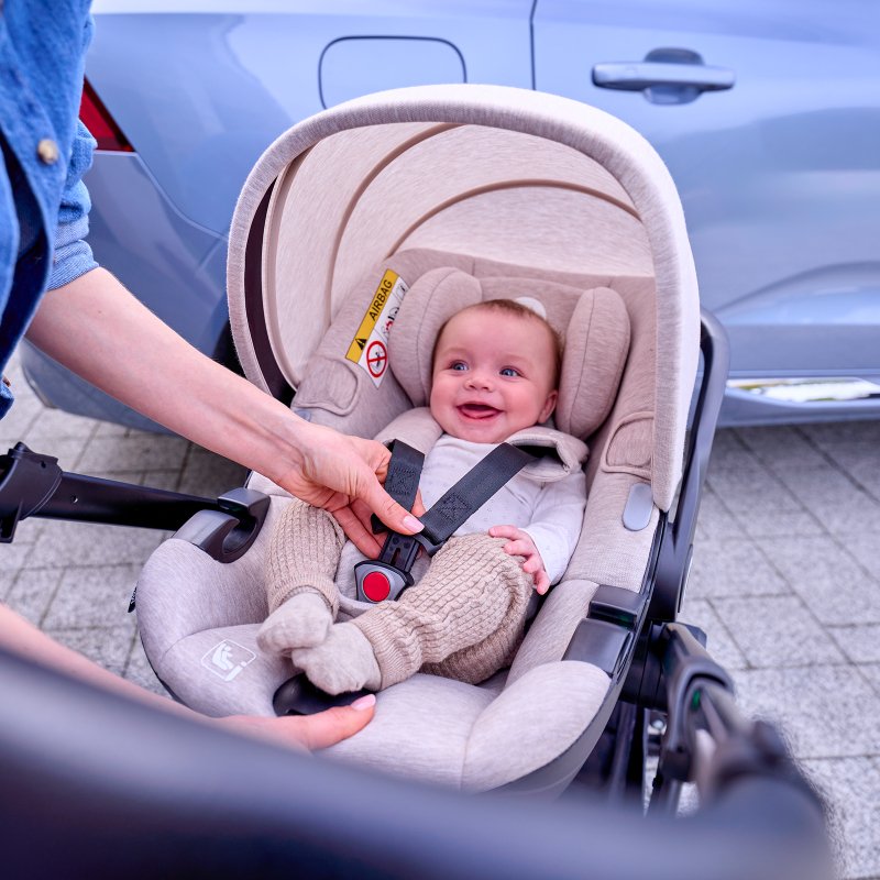 Автокрісло Lionelo Moxie i-Size Beige Sand