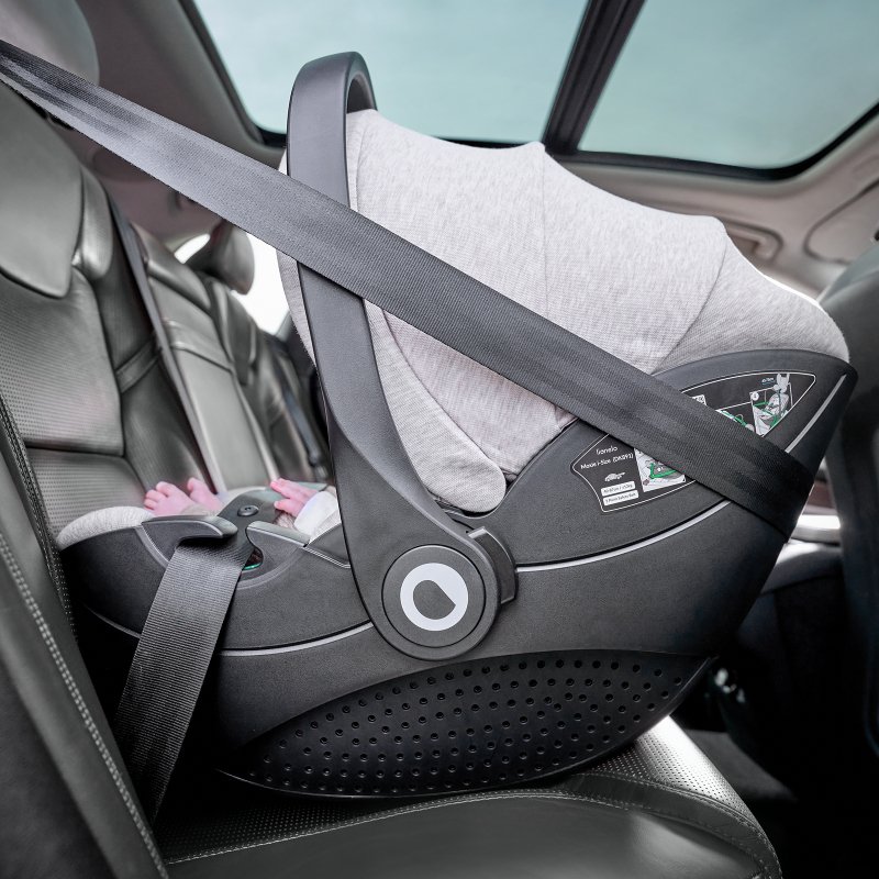 Автокрісло Lionelo Moxie i-Size Black Carbon