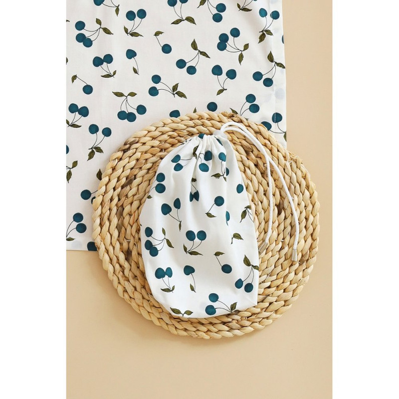 Слинявчик MagBaby Накидка для годування з сумочкою-чохлом вишня на молочному