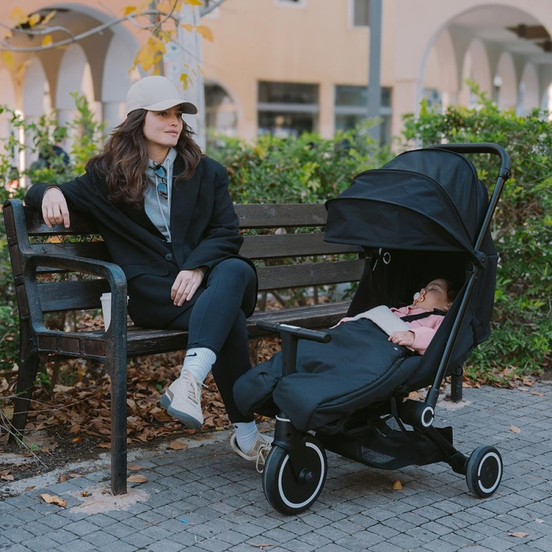 Прогулянкова коляска smarTrike Traveler Onyx Black