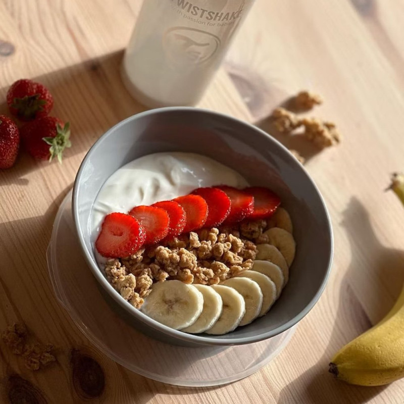 Тарілка Twistshake Мисочка із кришкою Pastel Grey 6+ міс