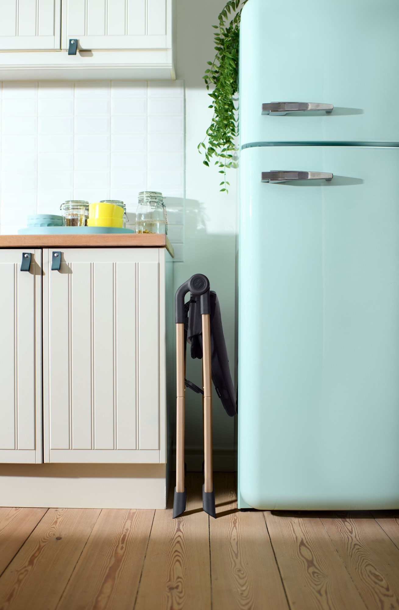 Maxi-Cosi Ava Eco - стільчик зручна форма для спільного відпочинку та годування, легкий та компактний • Beyond Graphite