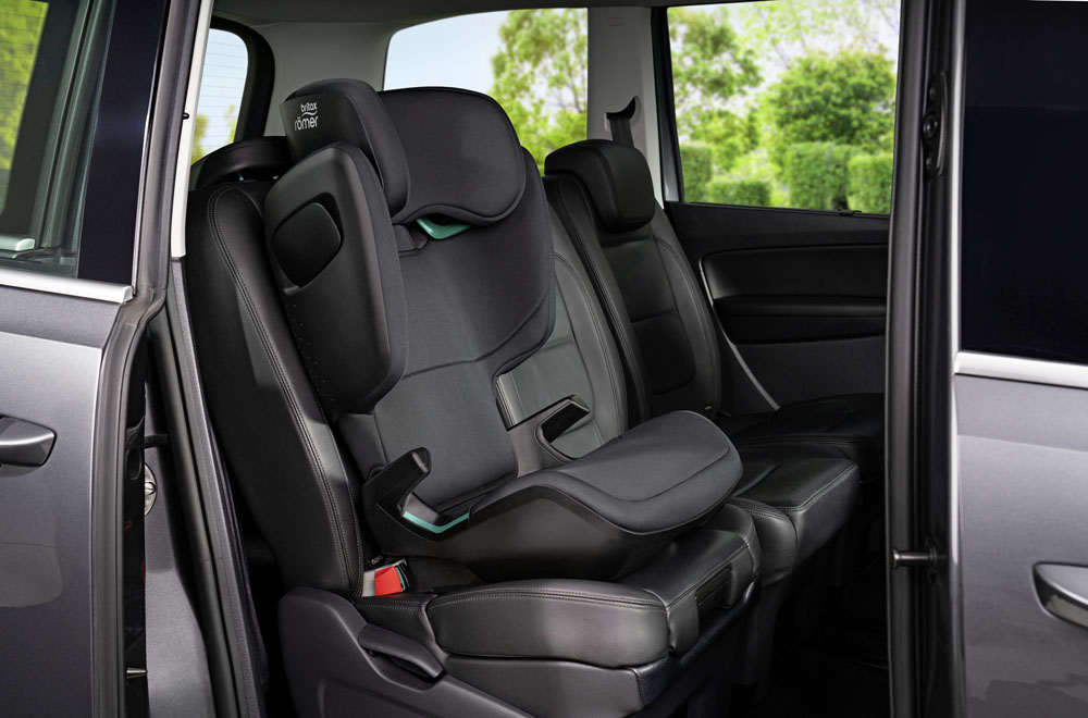 Автокрісло Britax Römer KIDFIX M i-SIZE (Cosmos Black)